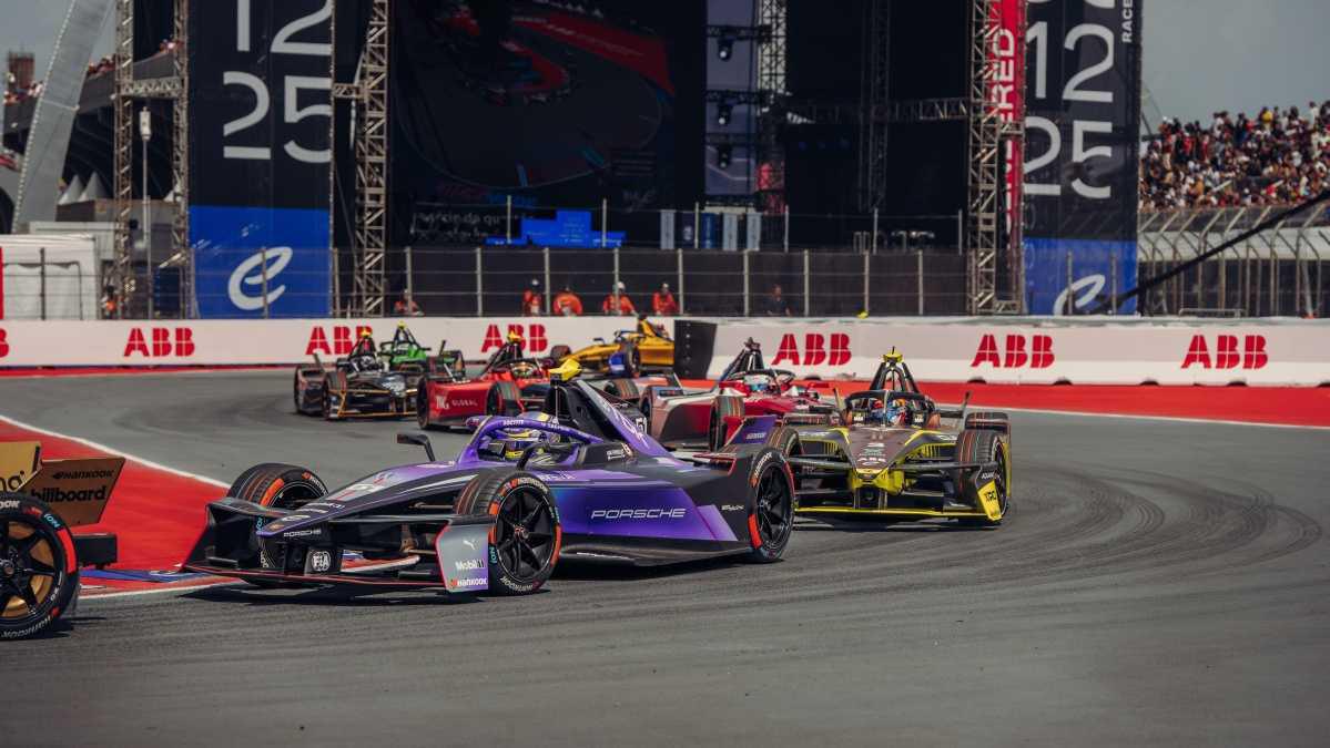 Jake Dennis inaugura la era GEN3 Evo con victoria para Porsche en São Paulo Jake Dennis inaugura la era GEN3 Evo con victoria para Porsche en São Paulo