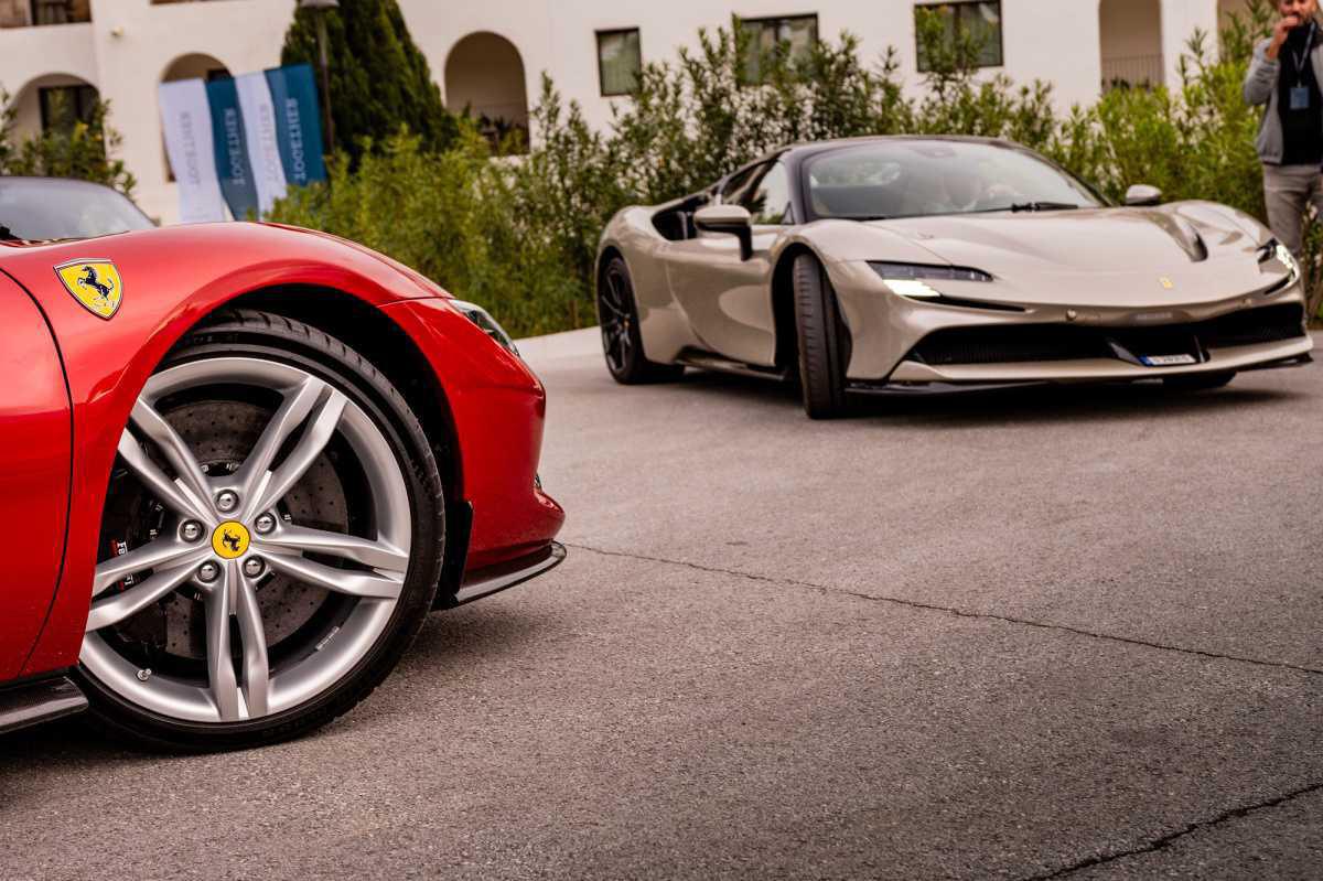 25 hypercars de lujo ofrecen experiencias únicas a jóvenes en un evento solidario 25 hypercars de lujo ofrecen experiencias únicas a jóvenes en un evento solidario