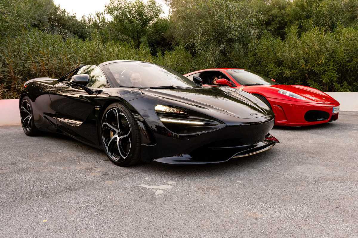 25 hypercars de lujo ofrecen experiencias únicas a jóvenes en un evento solidario 25 hypercars de lujo ofrecen experiencias únicas a jóvenes en un evento solidario