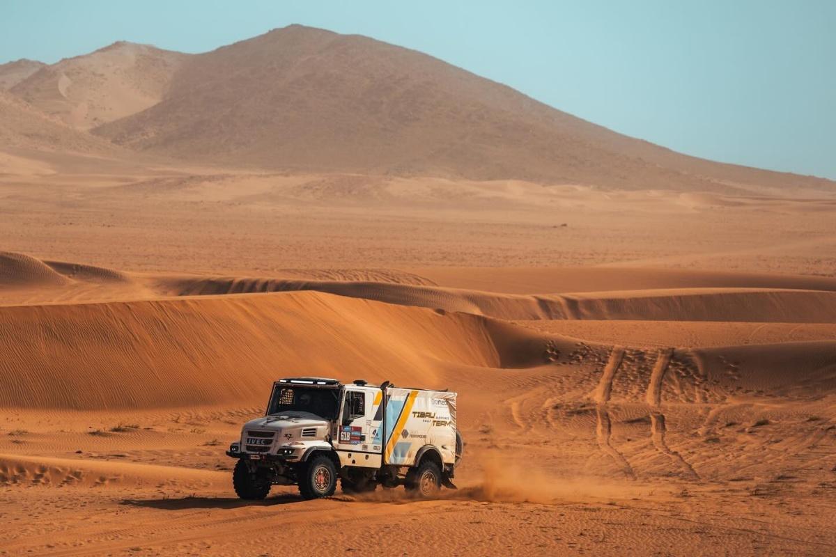 Tibau Team despliega seis camiones para asistir a Dacia y Land Rover en el Dakar