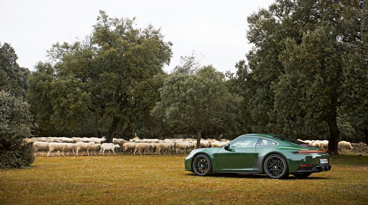 El exclusivo Porsche 911 verde Quercus homenajea a España y Portugal El exclusivo Porsche 911 verde Quercus homenajea a España y Portugal