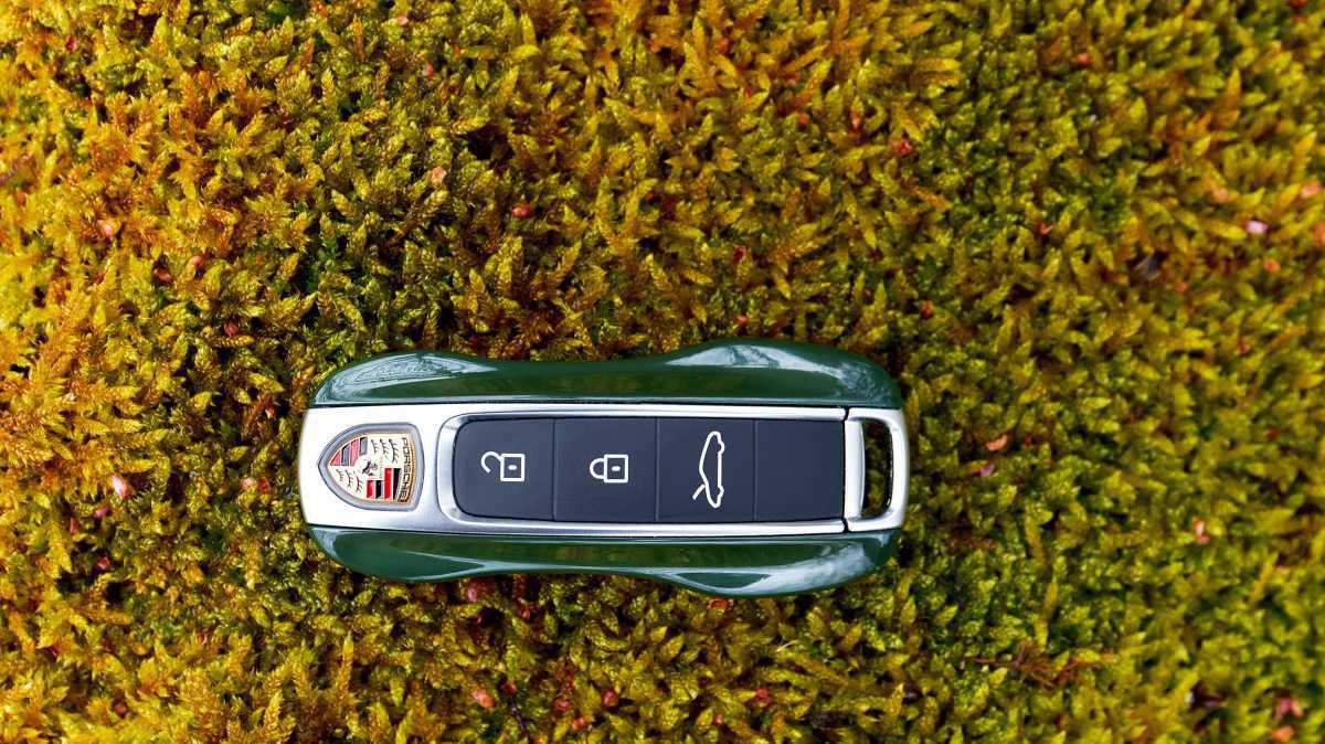 El exclusivo Porsche 911 verde Quercus homenajea a España y Portugal