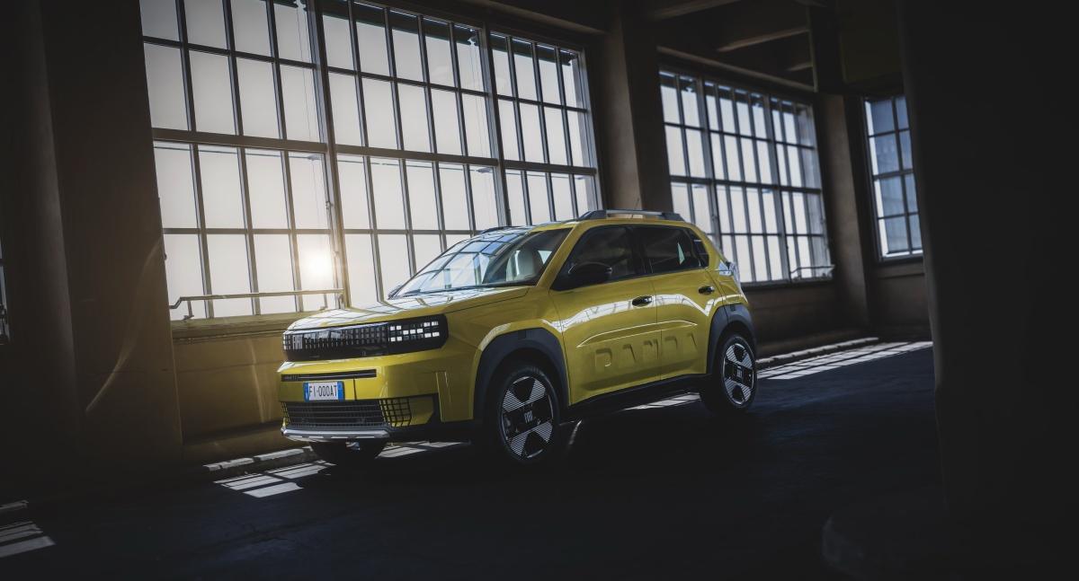 FIAT y Abarth desembarcan en Bruselas con el Grande Panda y el revolucionario TRIS FIAT y Abarth desembarcan en Bruselas con el Grande Panda y el revolucionario TRIS
