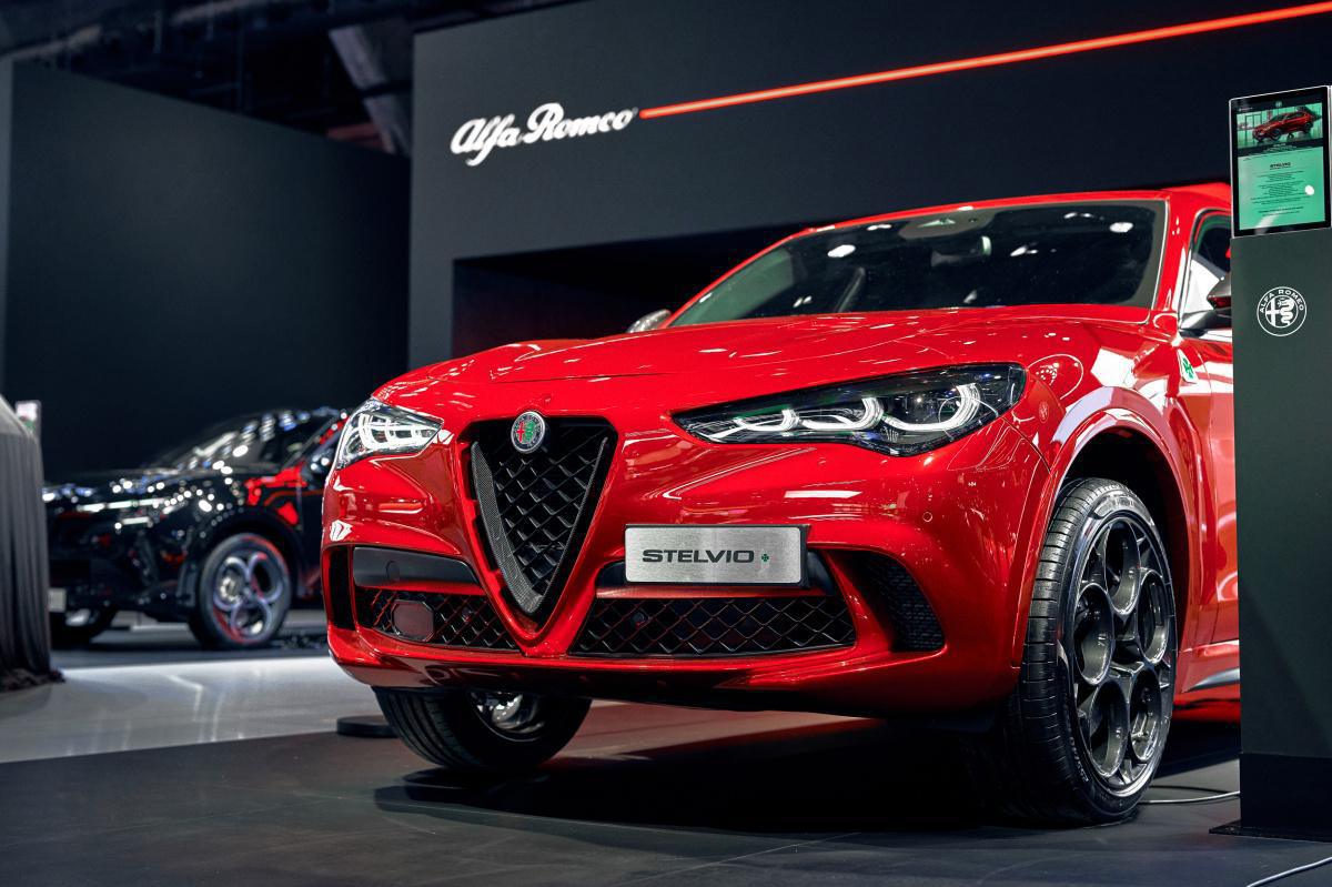 Alfa Romeo arranca 2026 en Bruselas con la exclusiva Giulia Quadrifoglio Luna Rossa Alfa Romeo arranca 2026 en Bruselas con la exclusiva Giulia Quadrifoglio Luna Rossa