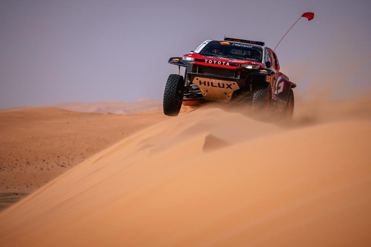 Al-Attiyah lidera el Dakar 2026 tras la etapa 6, con Lategan y Roma persiguiendo Al-Attiyah lidera el Dakar 2026 tras la etapa 6, con Lategan y Roma persiguiendo