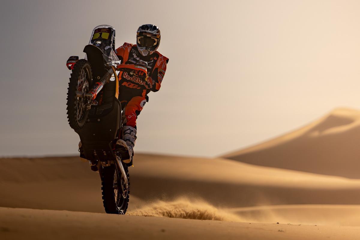 Sanders domina las dunas pero cae en una trampa: 6 minutos de sanción en el Dakar