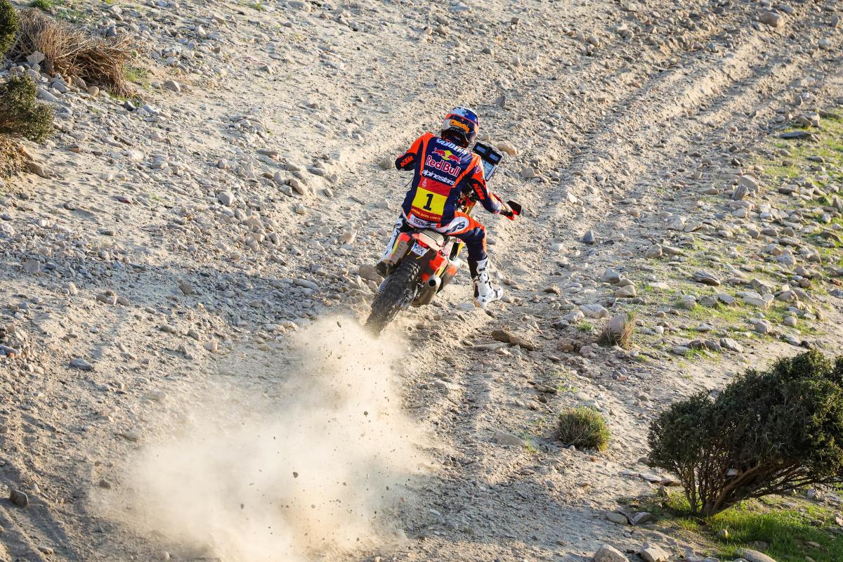 Sanders domina las dunas pero cae en una trampa: 6 minutos de sanción en el Dakar Sanders domina las dunas pero cae en una trampa: 6 minutos de sanción en el Dakar