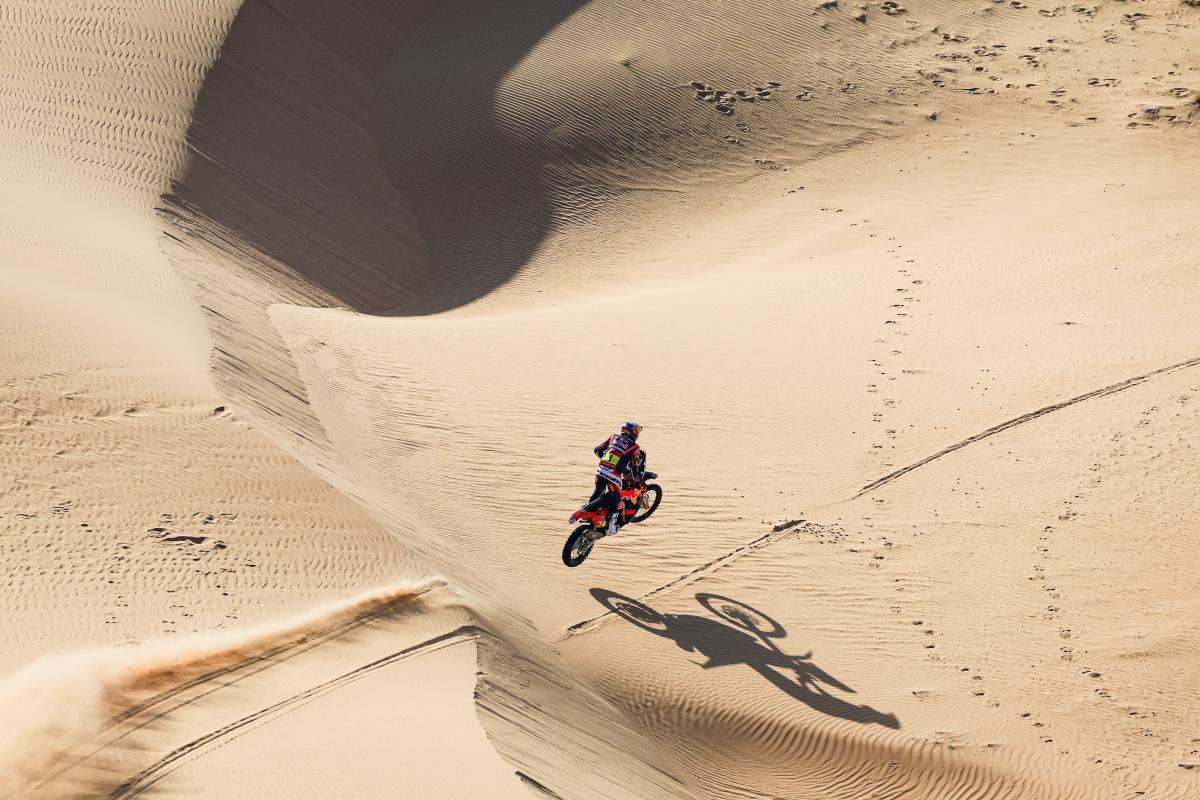 Dakar 2026: Al-Attiyah y Sanders lideran en motos y coches en el día de descanso