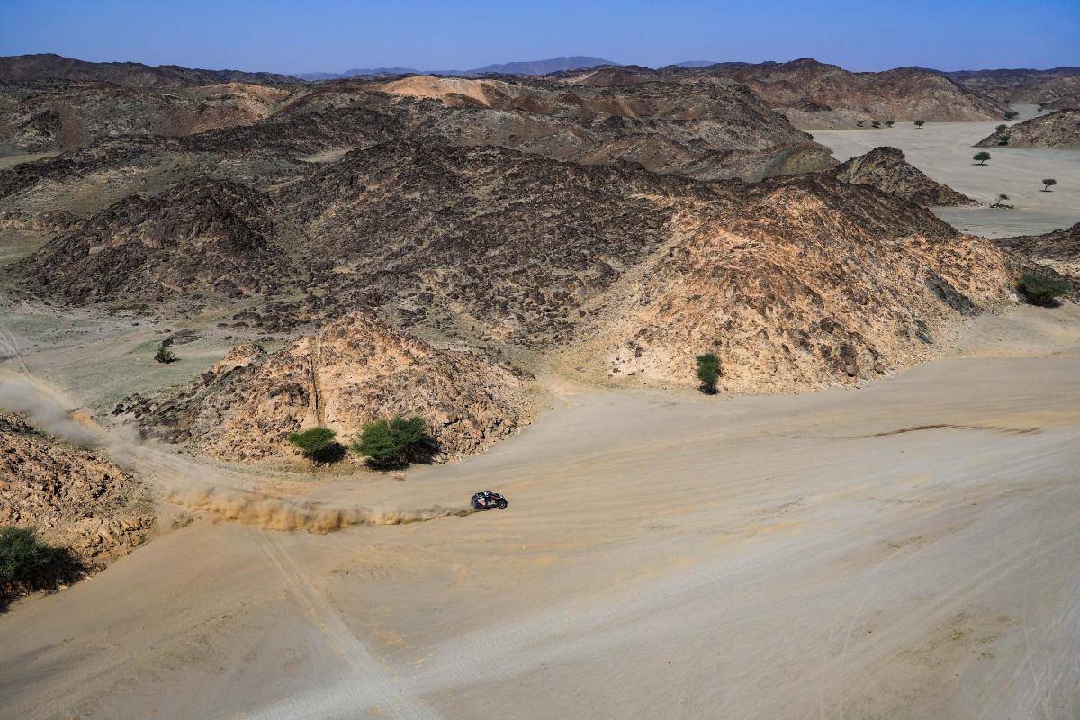 Al-Attiyah tras su victoria: "Hoy he atacado de verdad" y lidera con 6'10" de ventaja Al-Attiyah tras su victoria: "Hoy he atacado de verdad" y lidera con 6'10" de ventaja