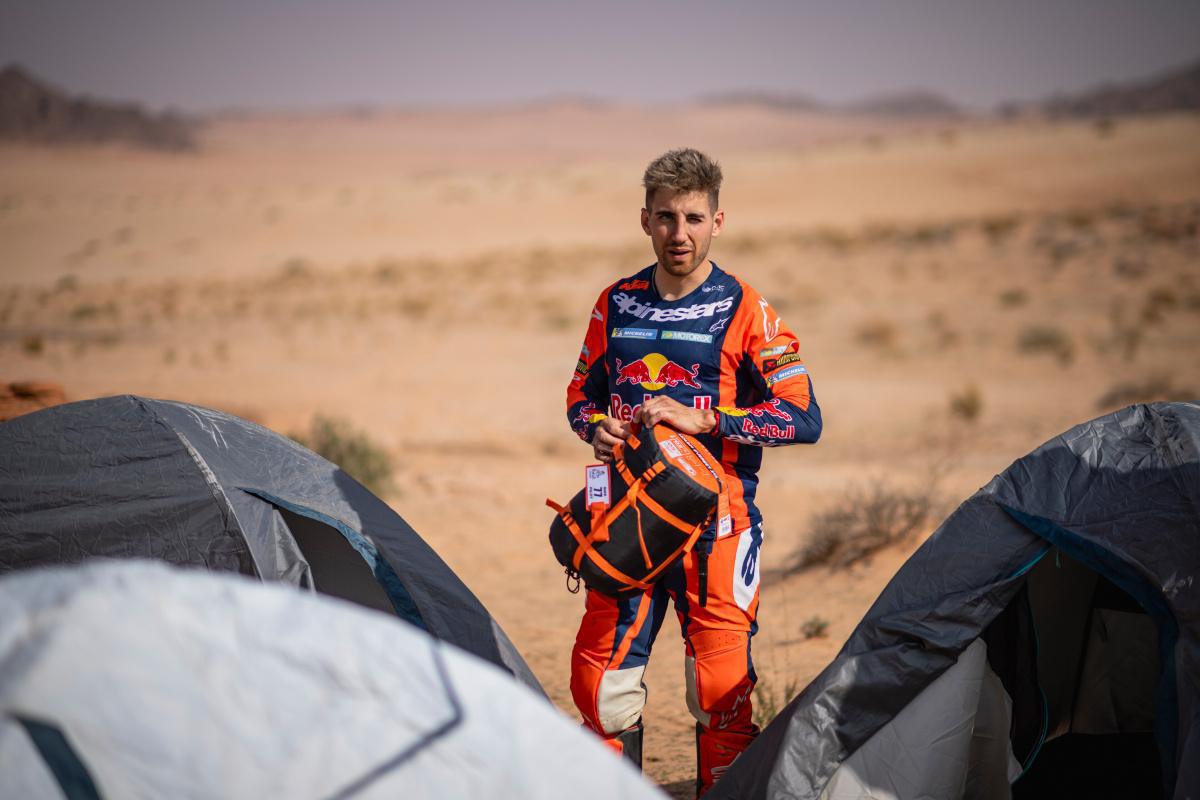 Luciano Benavides sufre una caída y se lesiona la rodilla en la Etapa 6 del Dakar Luciano Benavides sufre una caída y se lesiona la rodilla en la Etapa 6 del Dakar