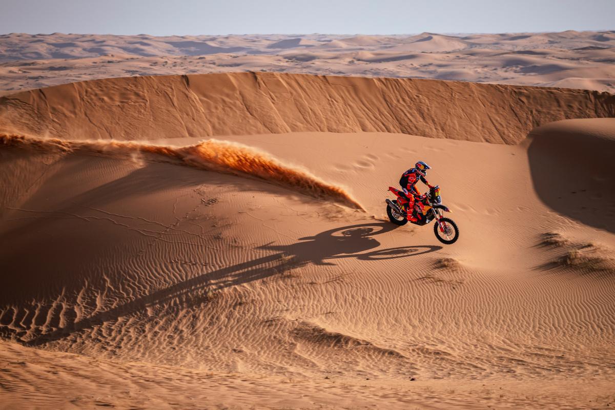 Luciano Benavides sufre una caída y se lesiona la rodilla en la Etapa 6 del Dakar Luciano Benavides sufre una caída y se lesiona la rodilla en la Etapa 6 del Dakar