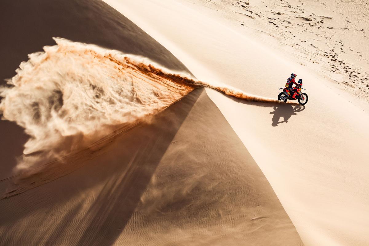 Luciano Benavides sufre una caída y se lesiona la rodilla en la Etapa 6 del Dakar Luciano Benavides sufre una caída y se lesiona la rodilla en la Etapa 6 del Dakar