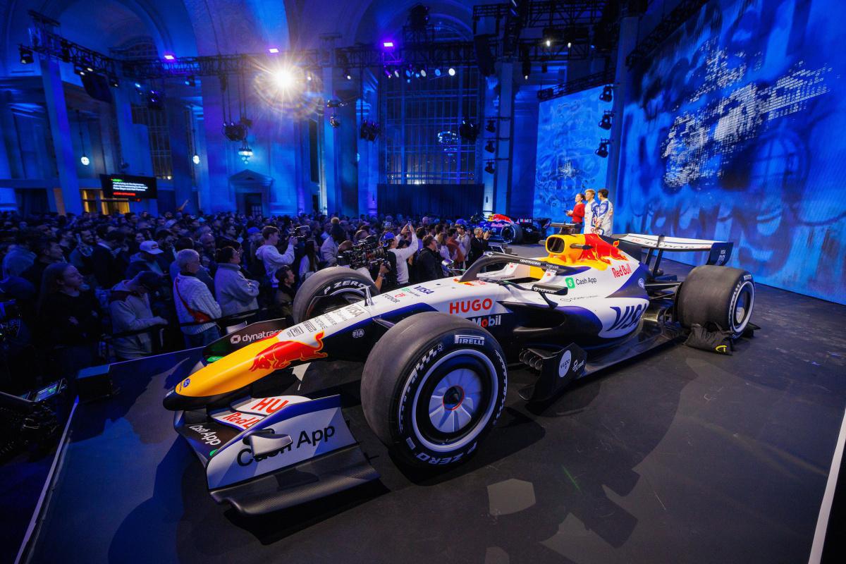 Red Bull y Ford presentan el motor DM01 y el RB22 en un espectacular evento en Detroit Red Bull y Ford presentan el motor DM01 y el RB22 en un espectacular evento en Detroit
