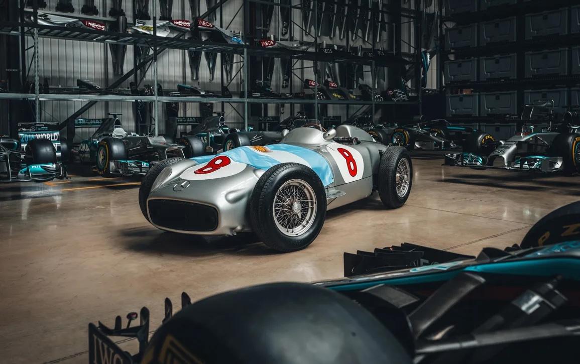 La épica victoria de Fangio con Mercedes en el GP de Argentina 1955 bajo un calor infernal La épica victoria de Fangio con Mercedes en el GP de Argentina 1955 bajo un calor infernal