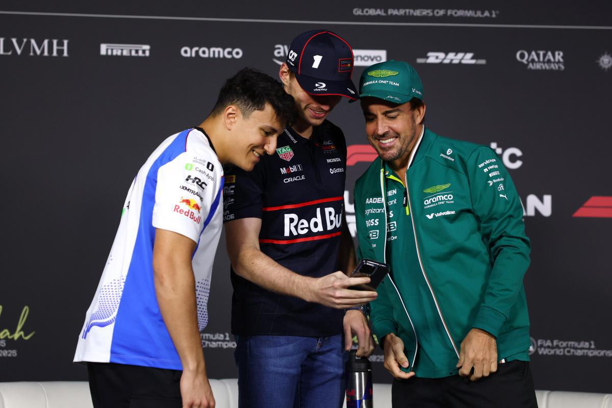 Johnny Herbert cree que Alonso vencería a Hamilton en un duelo con coches iguales Johnny Herbert cree que Alonso vencería a Hamilton en un duelo con coches iguales