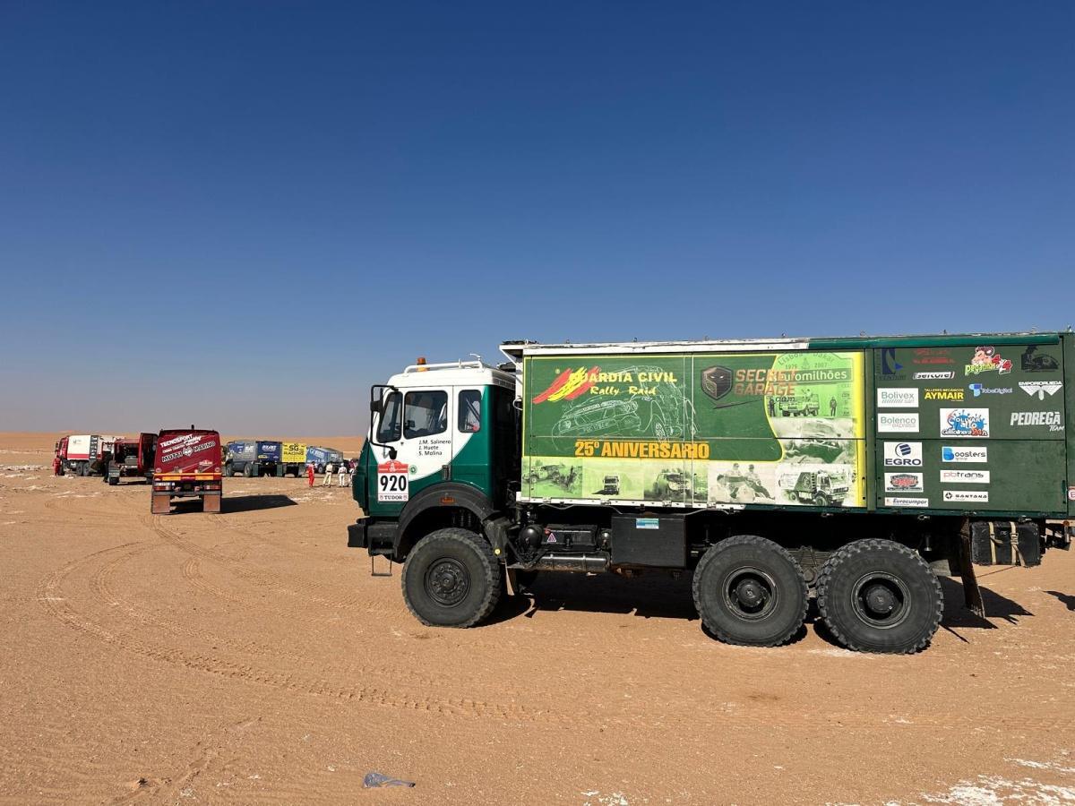 El camión de la Guardia Civil completa el Dakar Classic 2026 sin asistencia