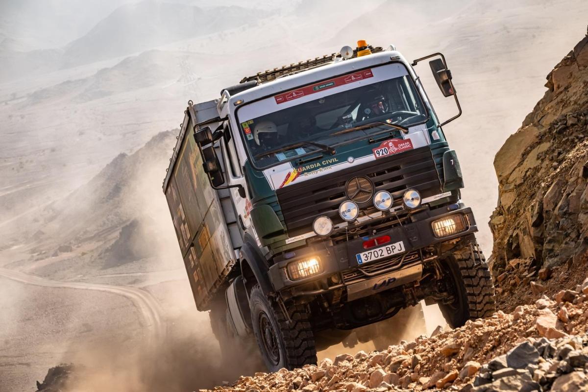 El camión de la Guardia Civil completa el Dakar Classic 2026 sin asistencia