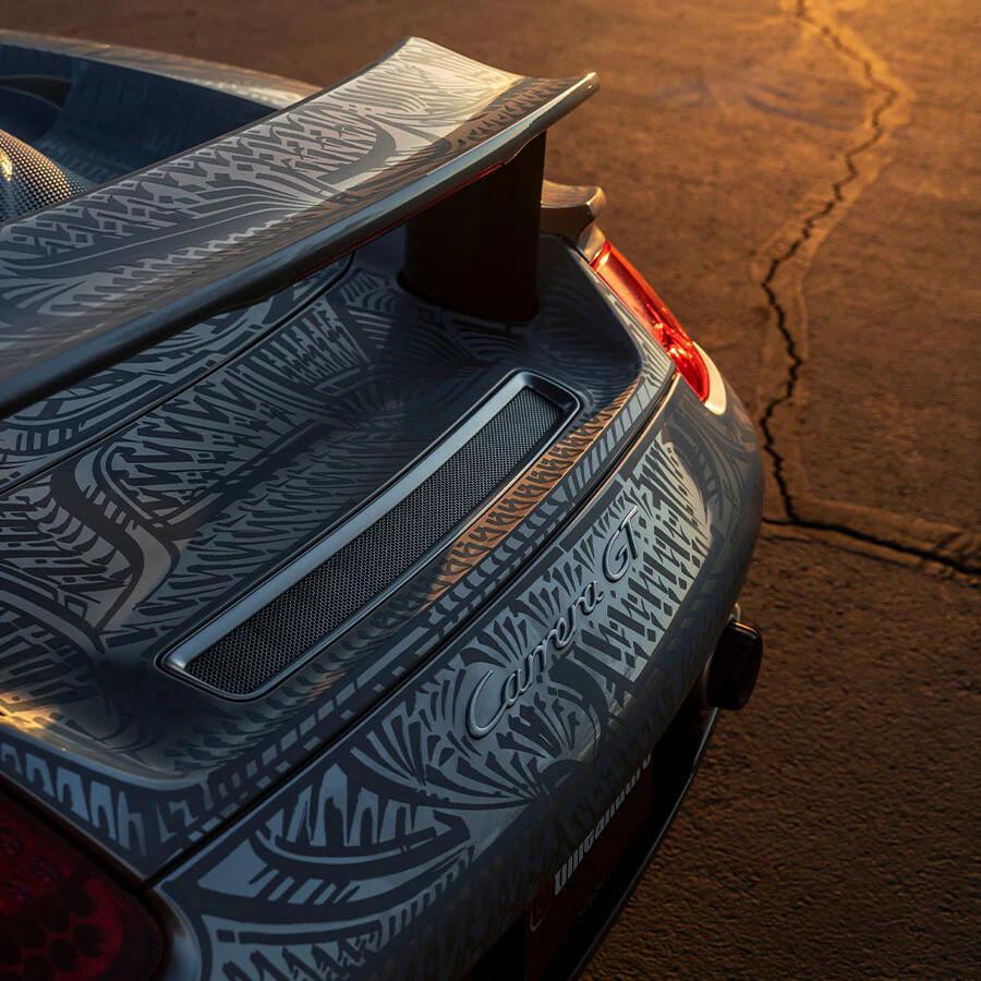 El único Porsche Carrera GT "art car" pintado a mano del mundo El único Porsche Carrera GT "art car" pintado a mano del mundo