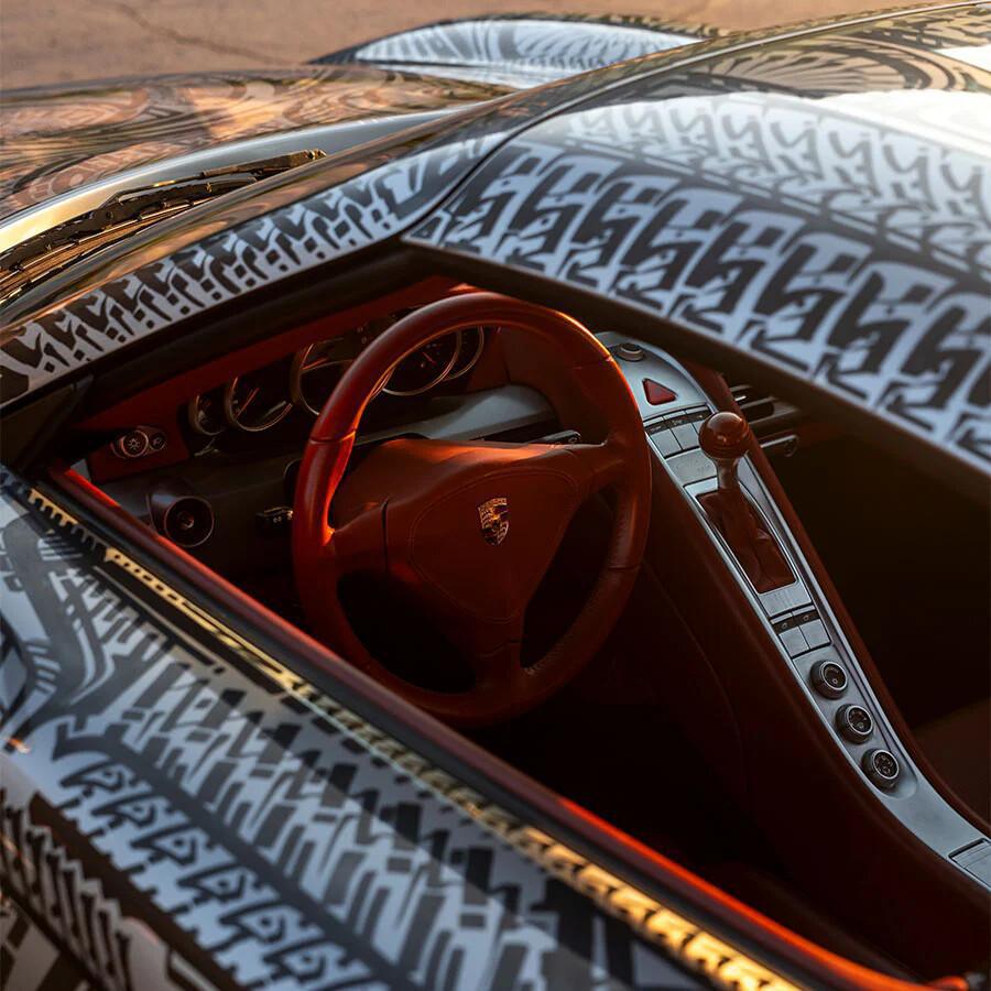 El único Porsche Carrera GT "art car" pintado a mano del mundo El único Porsche Carrera GT "art car" pintado a mano del mundo