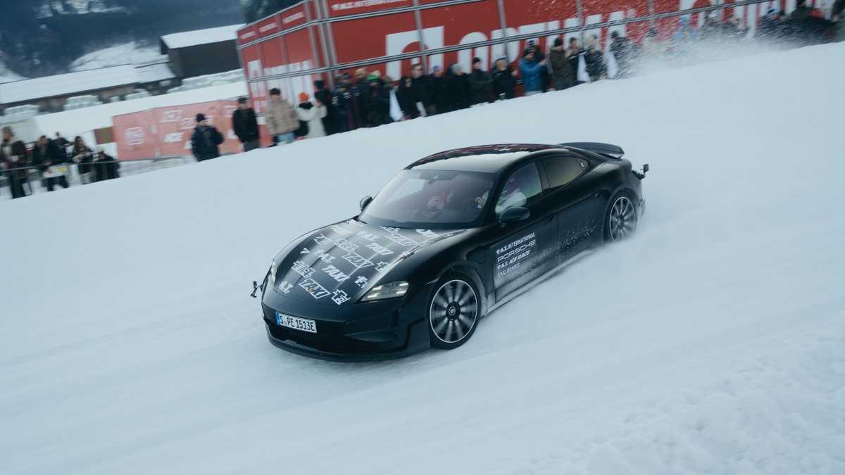 El Porsche Cayenne Electric debuta en el evento F.A.T. Ice Race 2026