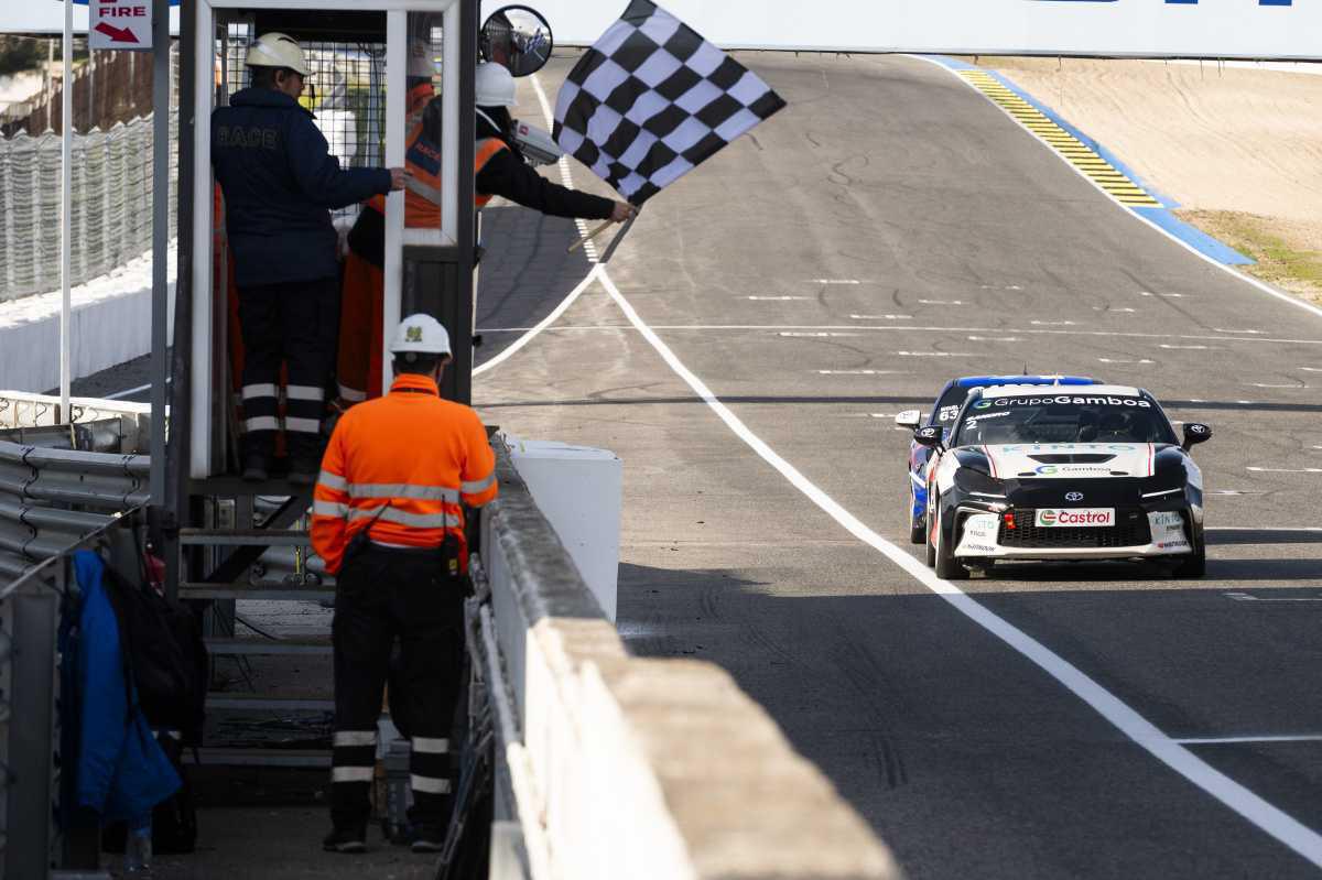 Aguilera y Pérez vencen y lideran la GR Cup Spain en el arranque en Jarama Aguilera y Pérez vencen y lideran la GR Cup Spain en el arranque en Jarama