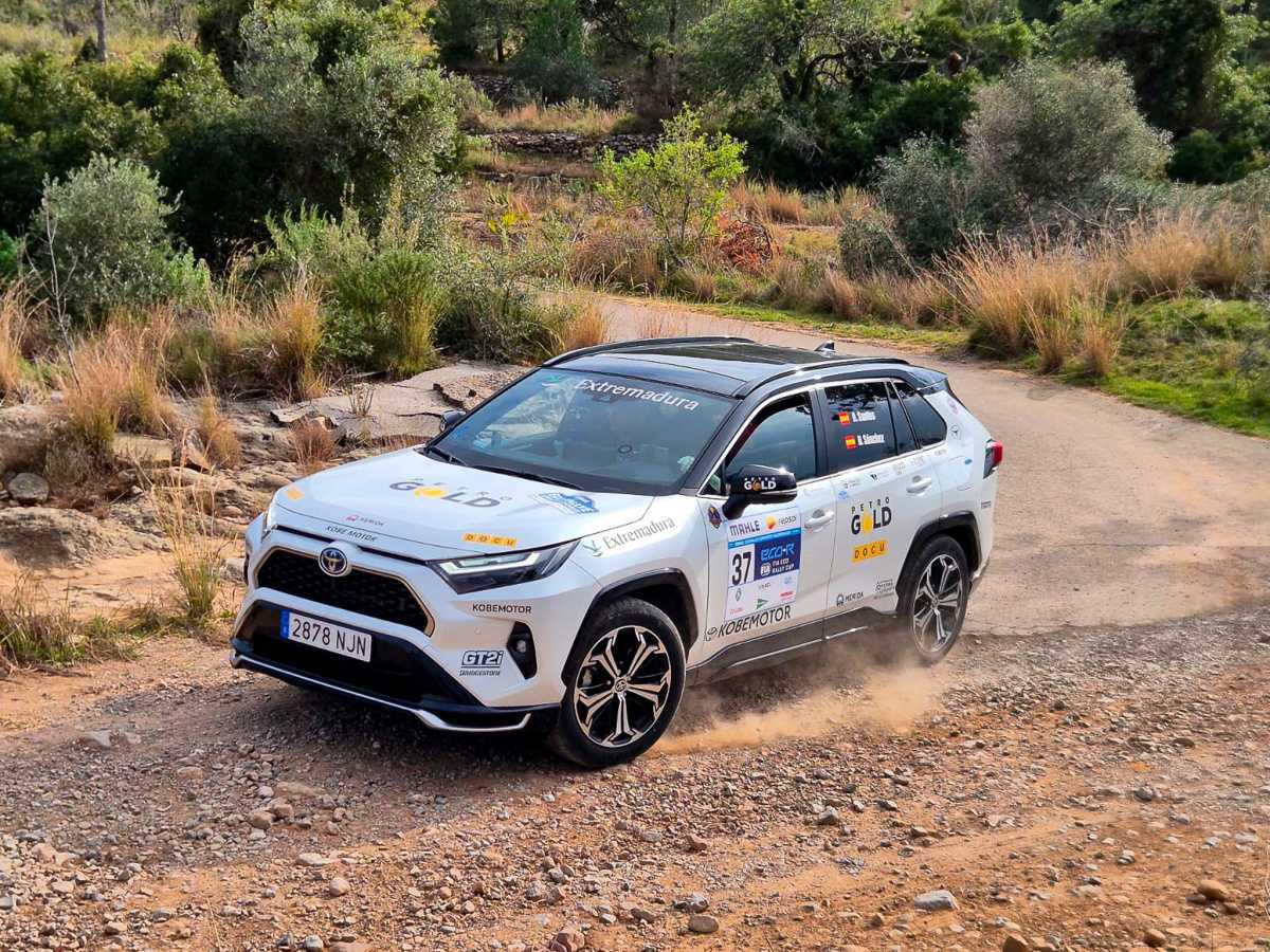 Ángel Santos y David Sánchez debutan con podio en el Eco Rallye Comunitat Valenciana Ángel Santos y David Sánchez debutan con podio en el Eco Rallye Comunitat Valenciana