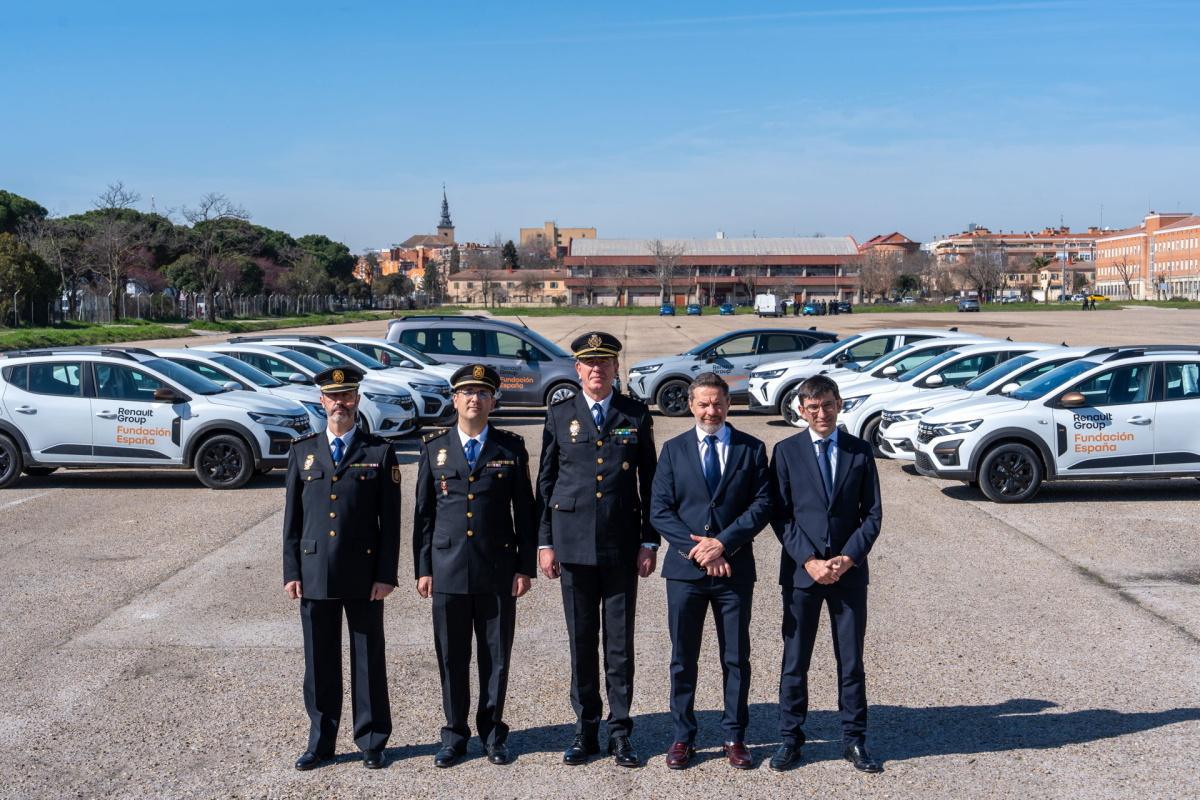Renault dona 12 prototipos a la Policía Nacional para formación en seguridad vial Renault dona 12 prototipos a la Policía Nacional para formación en seguridad vial