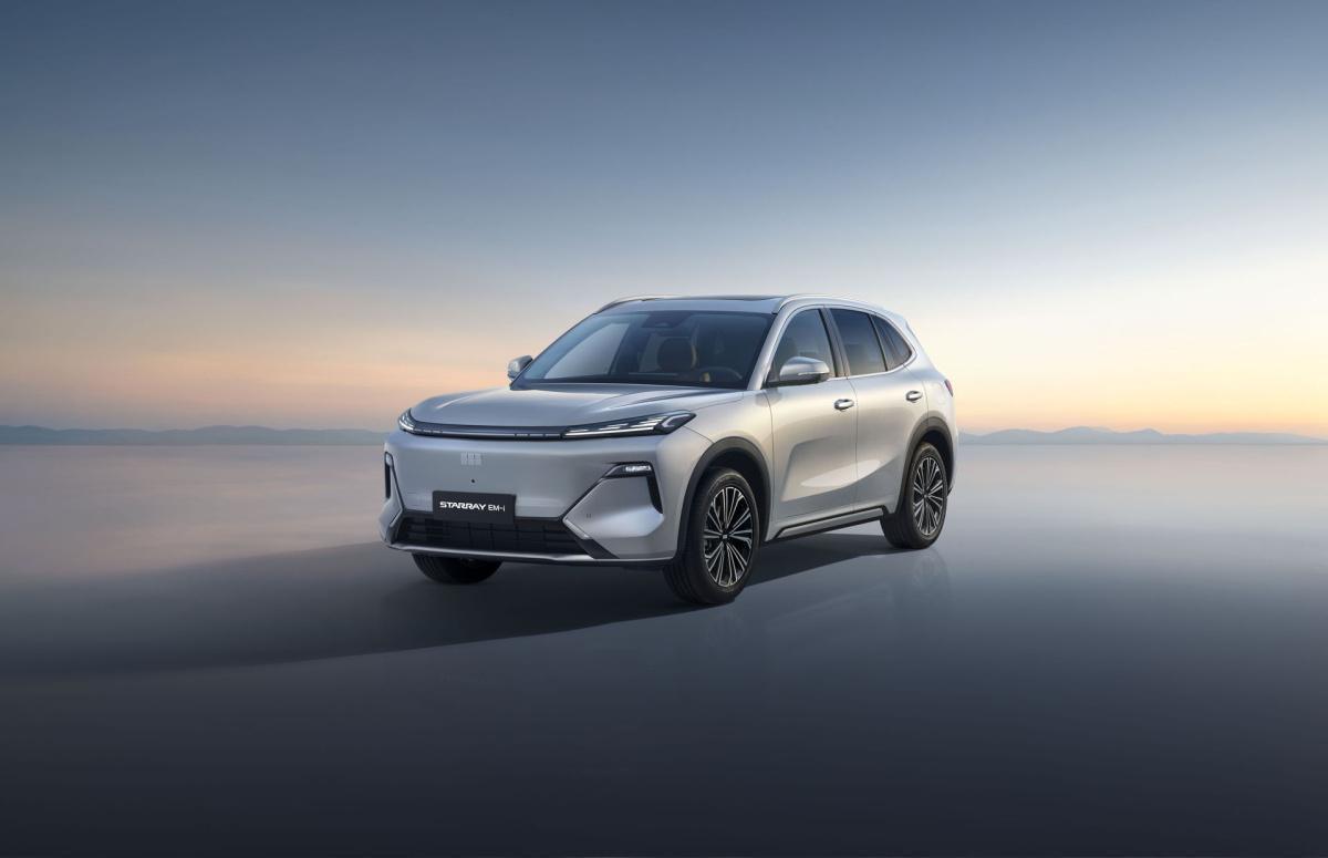 Geely aterriza en España: dos modelos y una ambiciosa meta para 2026