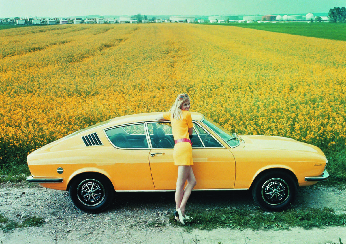 El Audi 100 Coupé S protagoniza un libro con 594 fotografías e ilustraciones