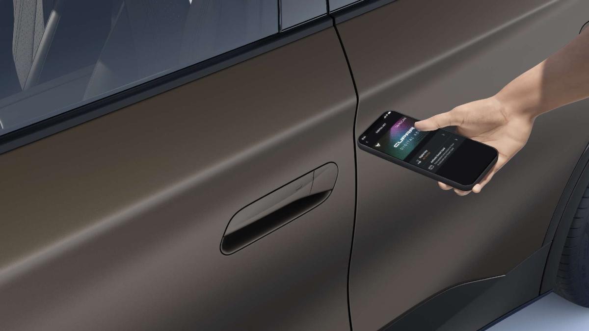 CUPRA Tavascan amplía su gama con una nueva versión de acceso de 190 CV