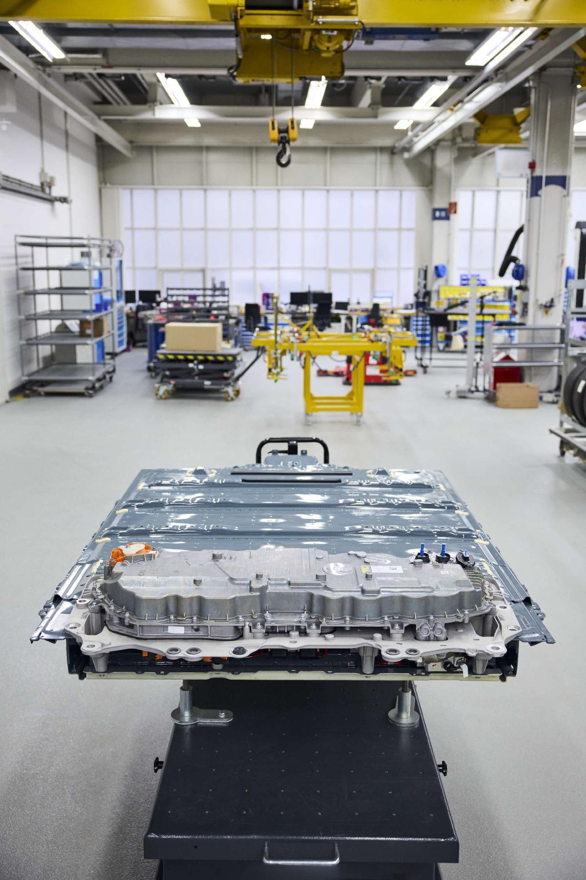 BMW desarrolla un nuevo sistema de depósitos planos de hidrógeno para el iX5 Hydrogen