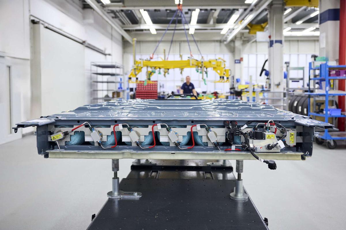 BMW desarrolla un nuevo sistema de depósitos planos de hidrógeno para el iX5 Hydrogen BMW desarrolla un nuevo sistema de depósitos planos de hidrógeno para el iX5 Hydrogen