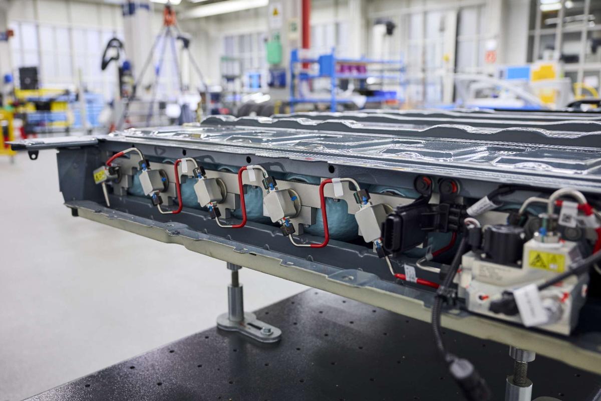 BMW desarrolla un nuevo sistema de depósitos planos de hidrógeno para el iX5 Hydrogen BMW desarrolla un nuevo sistema de depósitos planos de hidrógeno para el iX5 Hydrogen