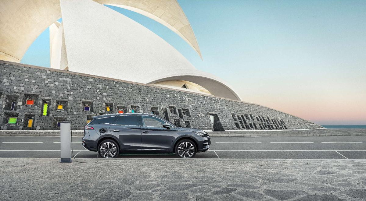 BYD TANG disponible desde 50.125 euros durante abril con el adelanto del Plan Auto+ BYD TANG disponible desde 50.125 euros durante abril con el adelanto del Plan Auto+