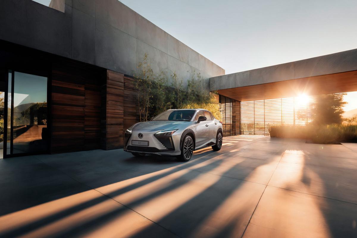 El Lexus RZ 350e se suma al Programa Auto+ con 2.925 euros de ayuda y un precio desde 41.600 euros