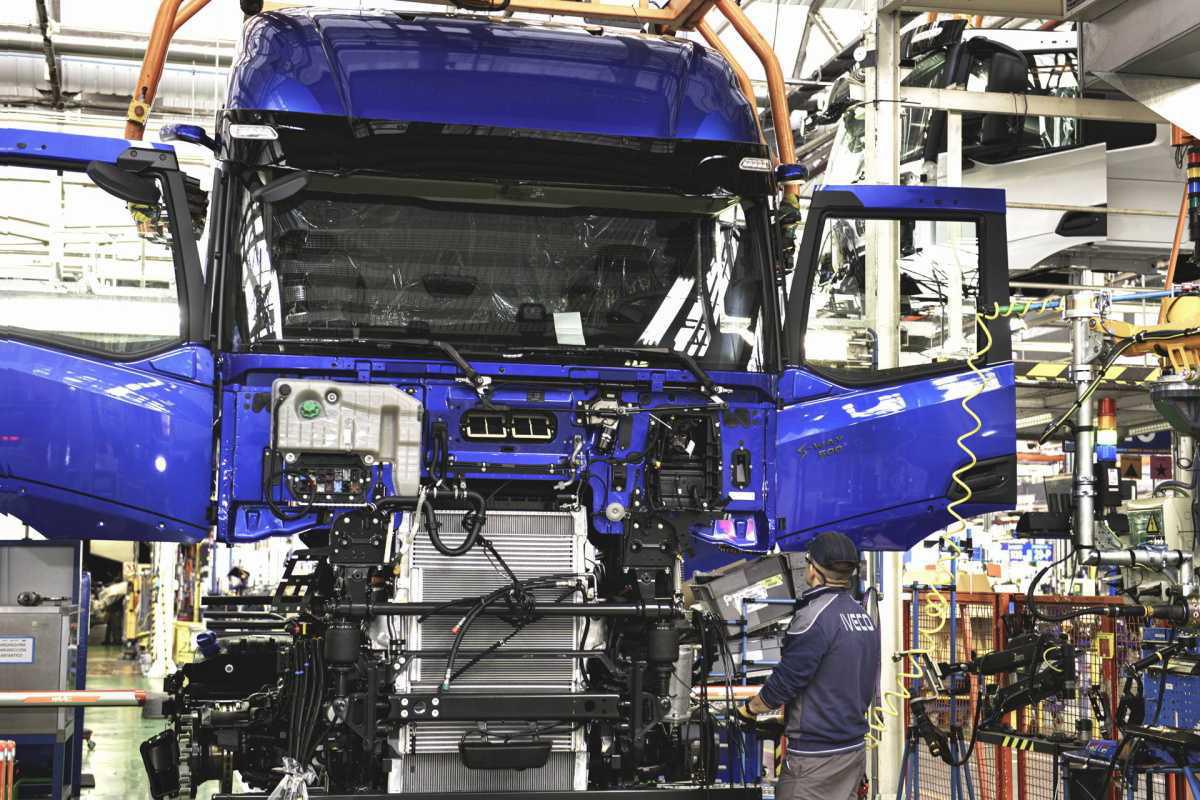 La planta de IVECO en Madrid produce 40.000 configuraciones distintas de camiones pesados