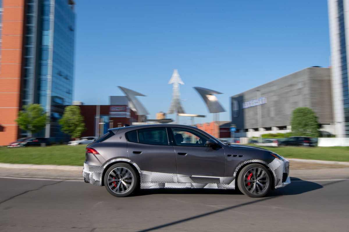 Maserati prueba prototipos camuflados del GranTurismo, GranCabrio y Grecale en Módena Maserati prueba prototipos camuflados del GranTurismo, GranCabrio y Grecale en Módena