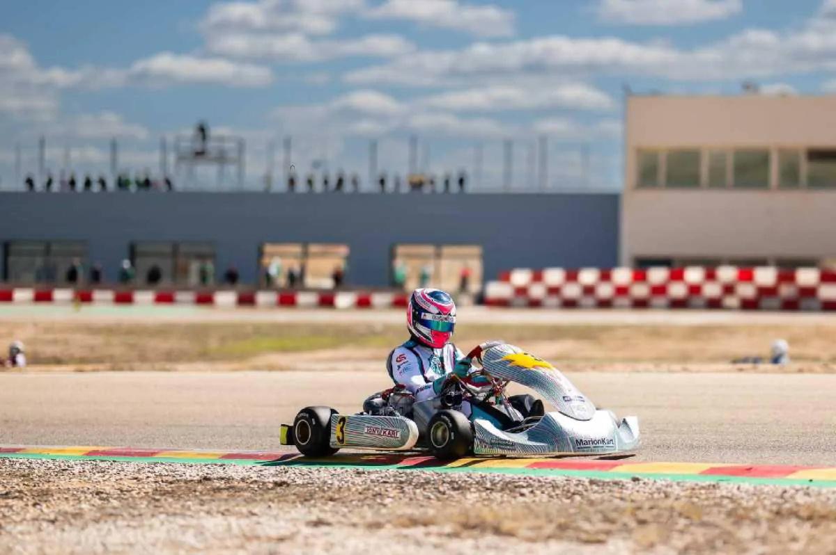 El viento no evita el espectáculo en el sábado de MotorLand Aragón del CEK Hyundai