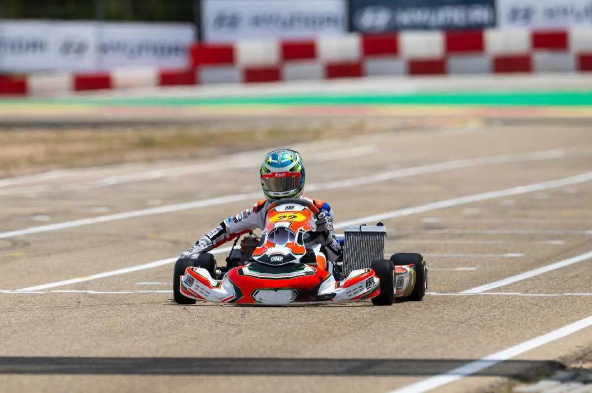 Adrián Malheiro gana en KZ en MotorLand Aragón