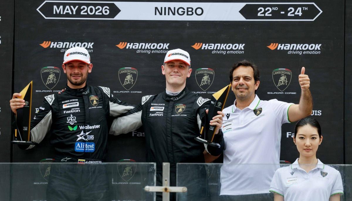 Batmobile Racing arrasa con doble victoria en el Super Trofeo Asia