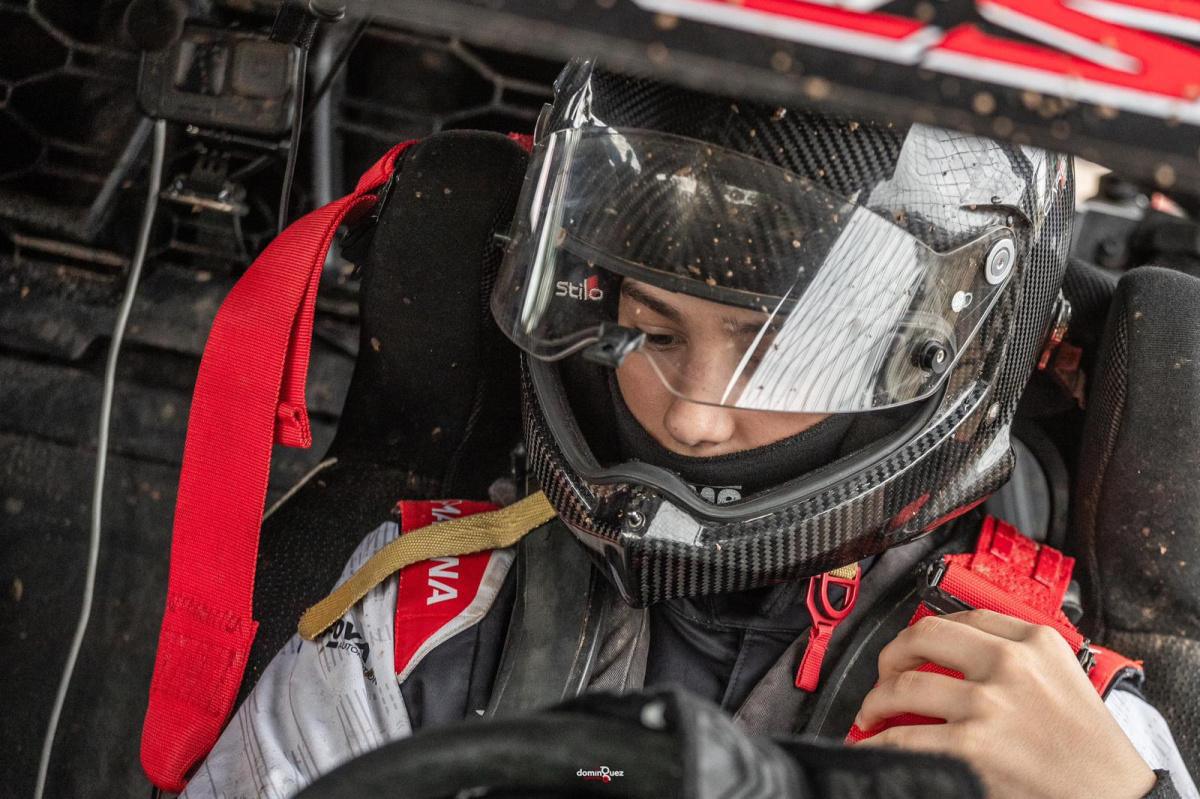Óscar Fuertes Jr., de 14 años, sorprende con un segundo puesto en el Rallye Porongo