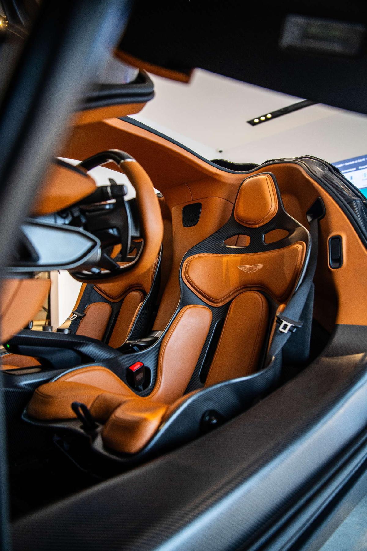 Aston Martin › Barcelona inaugura su concesionario insignia renovado Aston Martin › Barcelona inaugura su concesionario insignia renovado