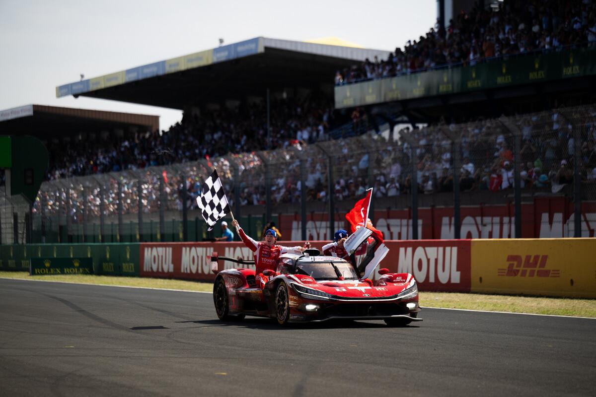 Toyota gana las 24 Horas de Le Mans 2026 con el #7 de Conway, Kobayashi y de Vries