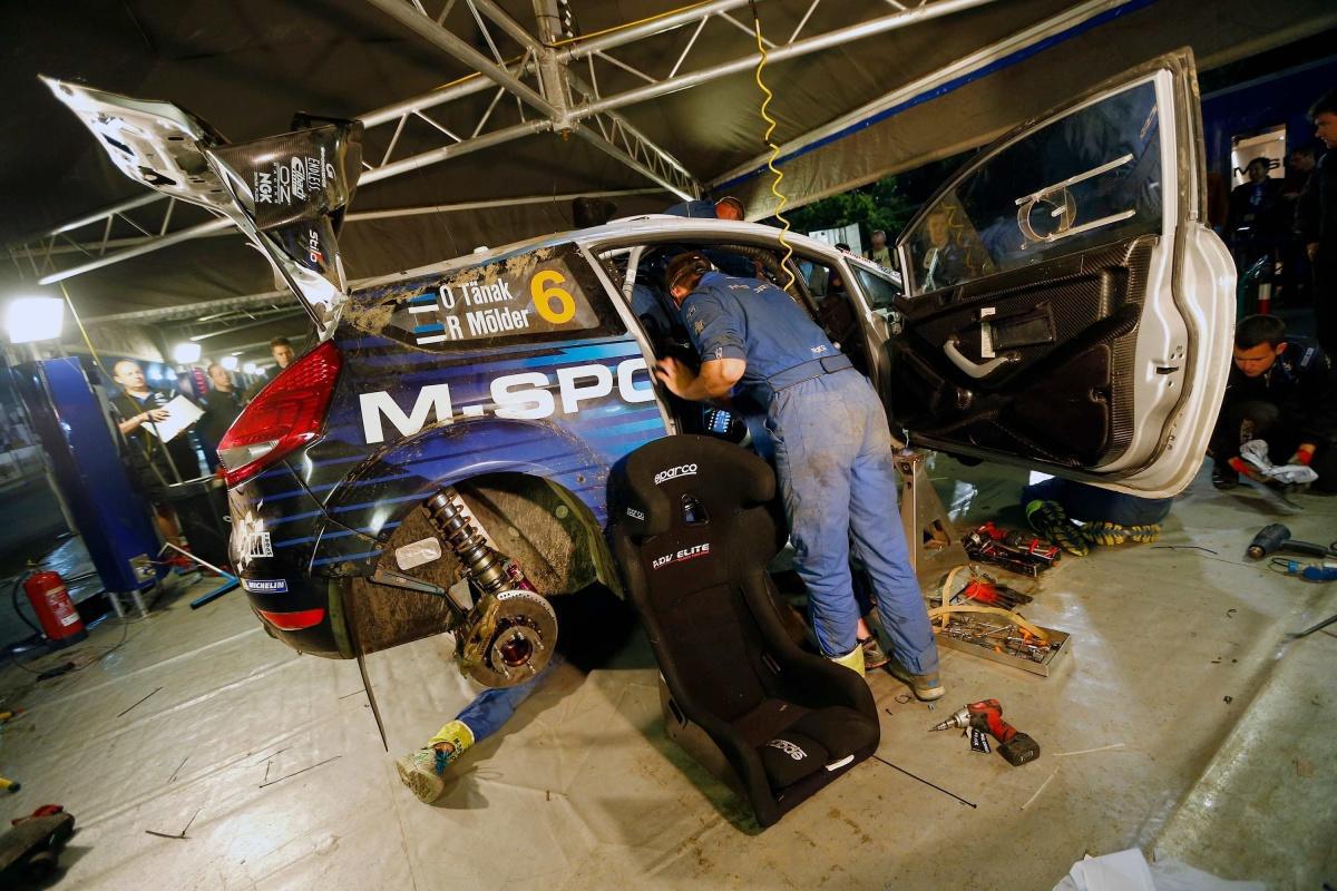 Los mecánicos del WRC, los héroes anónimos que hacen posible los milagros en el servicio