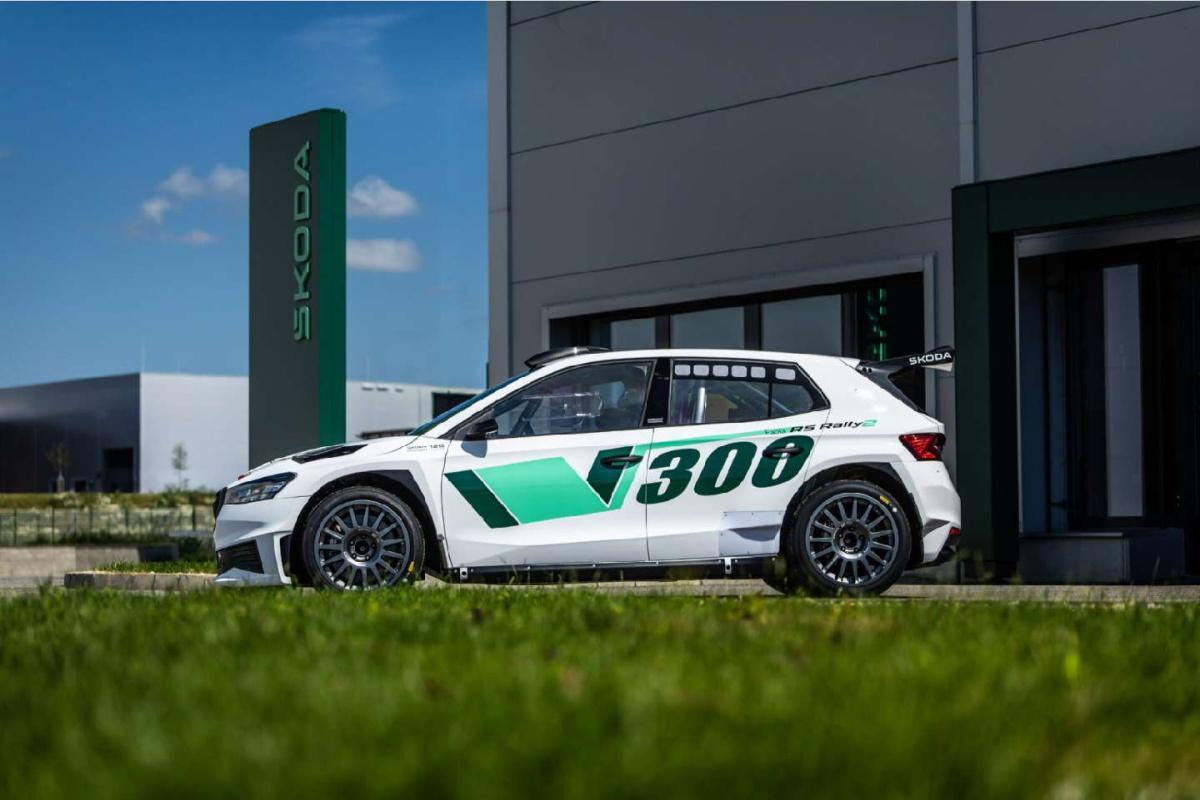 Škoda Motorsport entrega el Fabia RS Rally2 número 300 a "Cohete" Suárez