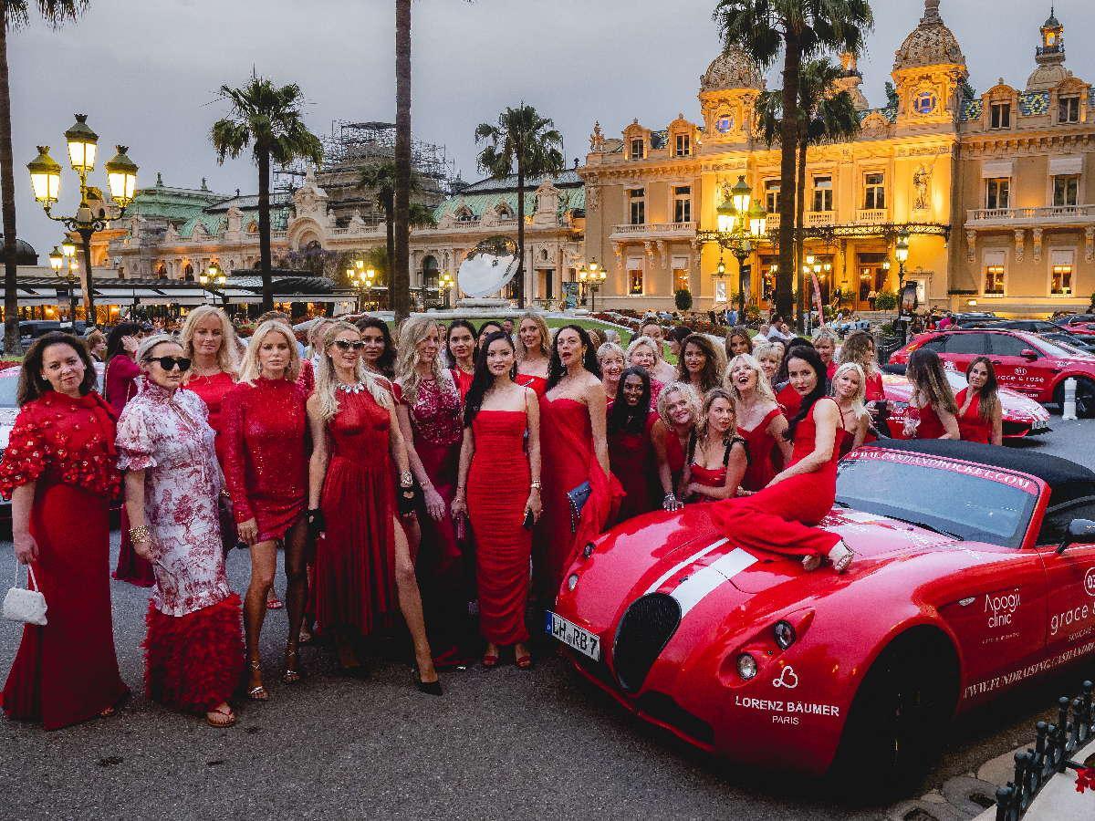 Cash & Rocket Tour 2026: 50 mujeres y 25 coches rojos recorrerán España del 10 al 13 de septiembre