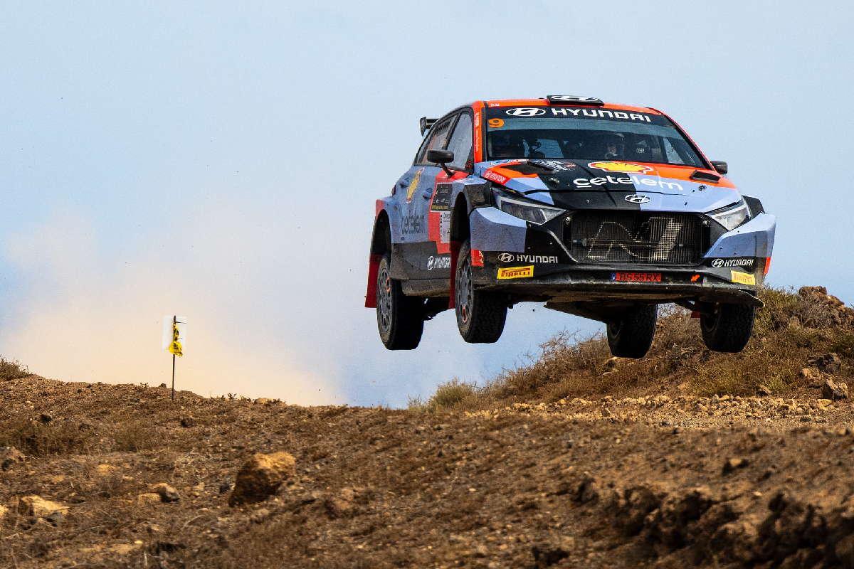 Diego Ruiloba gana el Rally Isla de Los Volcanes por una décima tras remontar 31,4 segundos