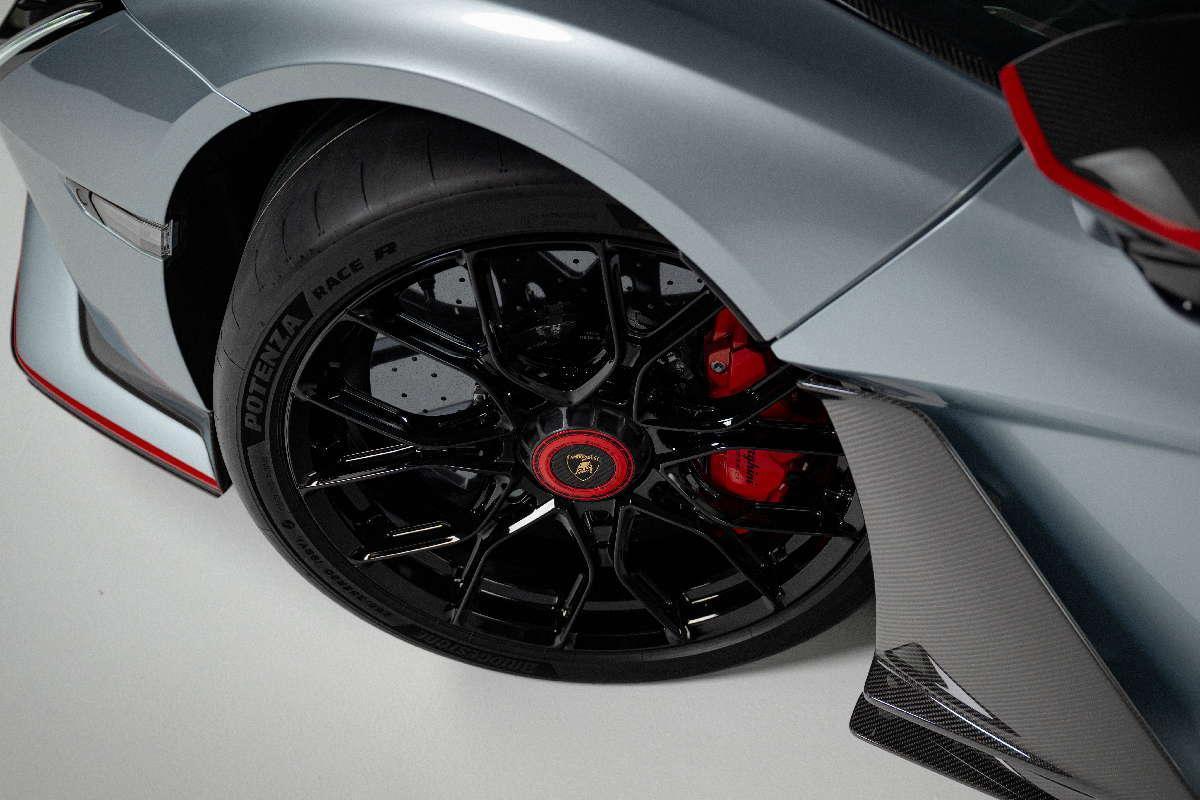 Bridgestone presenta el Potenza Race R: el semi-slick a medida para el Lamborghini Revuelto SV 2026 Bridgestone presenta el Potenza Race R: el semi-slick a medida para el Lamborghini Revuelto SV 2026