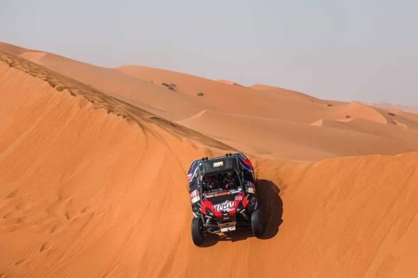 Nicolas Cavigliasso y Valentina Pertegarini debutan en Ultimate con un Toyota Hilux T1+ en Marruecos