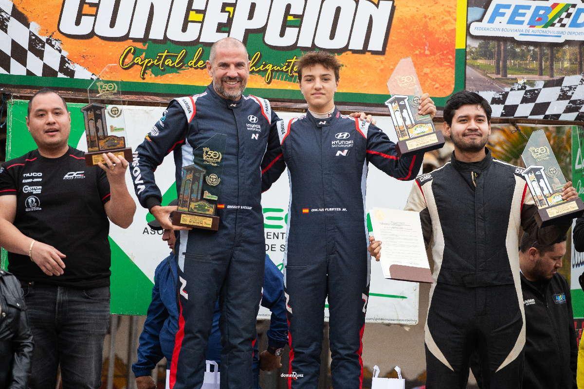 Óscar Fuertes Jr., de 14 años, gana en Bolivia la categoría SXS del Rally de Concepción con Diego Vallejo